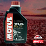 OLEO FLUIDO HIDRAULICO SUSPENSAO GARFO BENGALA - MOTUL - FORK OIL - FACTORY LINE - LIGHT 5W - 100% SINTETICO - 1 LITRO